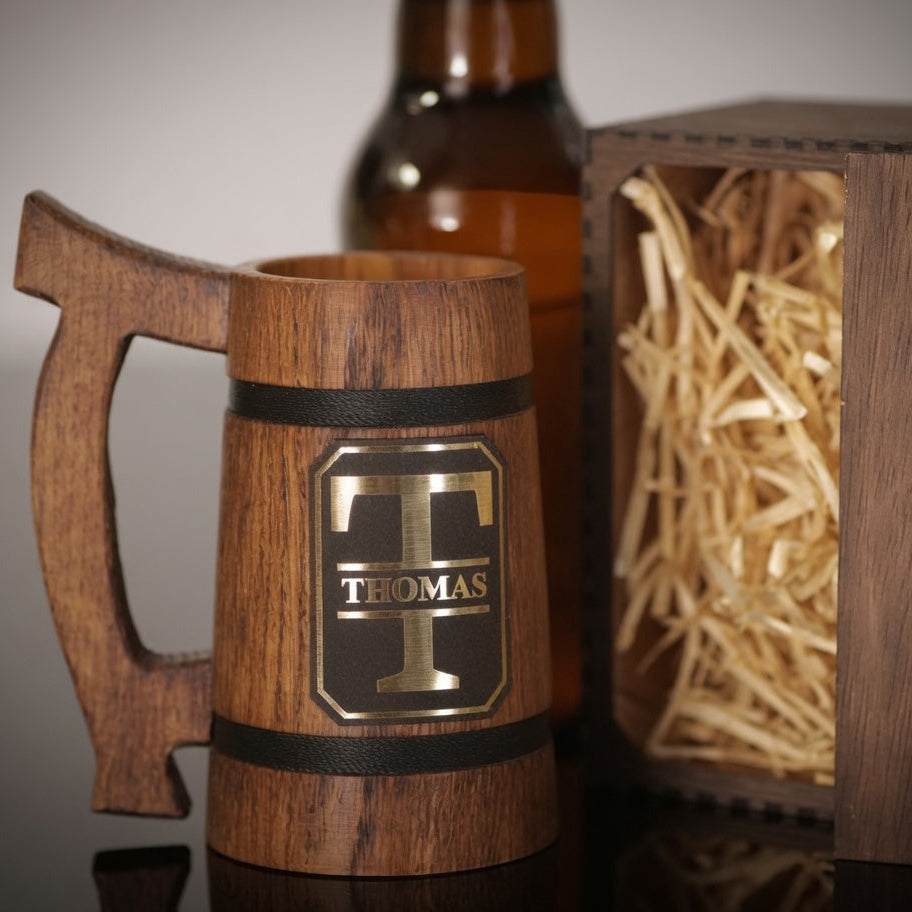 Personalized oak beer mug displayed beside an open wooden gift box filled with natural straw.