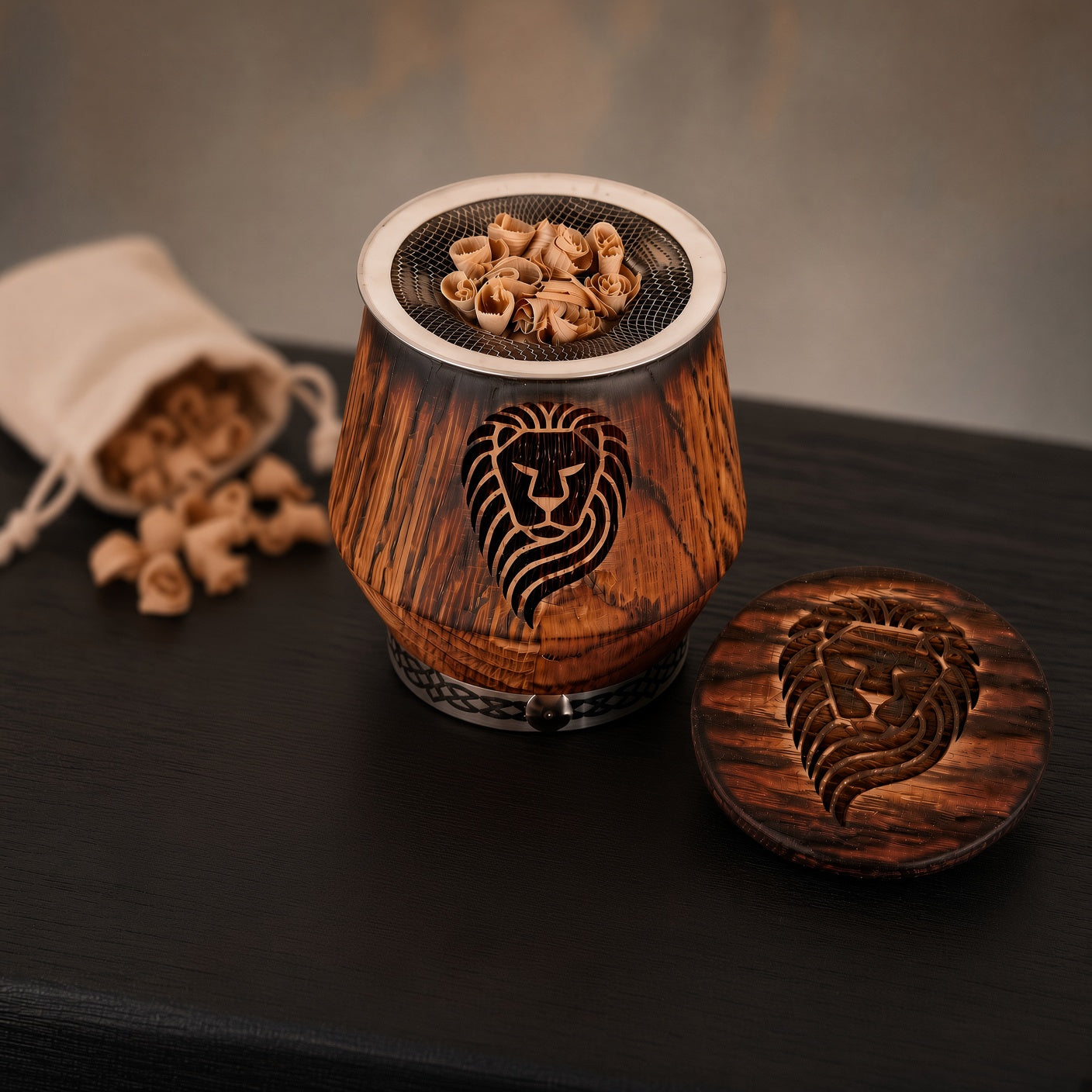 Charred oak whiskey smoker kit with engraved lion whiskey glass, smoking insert with oak chips, engraved wooden lid, and fabric pouch.
